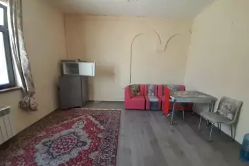 Aylıq Kirayə Həyət Evi Nəsimi Bazarında