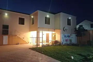Satılır Həyət Evi Binədə 