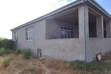 Satılır Həyət Evi Qalada