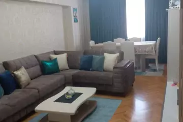 Satılır Köhnə Tikili Elmler Akademiyasıda