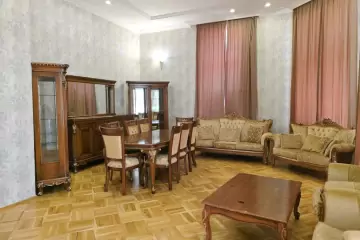 Aylıq Kirayə Ofis İçərişəhərdə