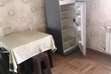 Satılır Köhnə Tikili Elmler Akademiyasıda