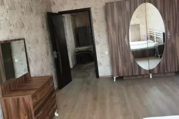 Satılır Köhnə Tikili Elmler Akademiyasıda