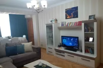Satılır Köhnə Tikili Elmler Akademiyasıda
