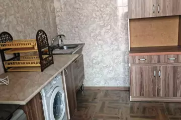 Satılır Köhnə Tikili Elmler Akademiyasıda