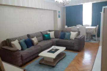 Satılır Köhnə Tikili Elmler Akademiyasıda