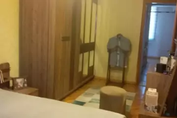 Satılır Köhnə Tikili Elmler Akademiyasıda