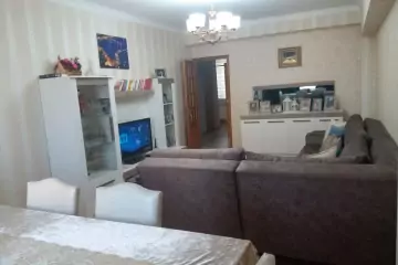 Satılır Köhnə Tikili Elmler Akademiyasıda