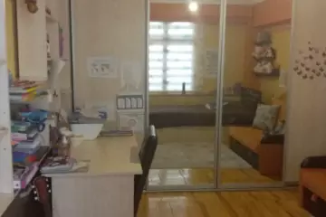 Satılır Köhnə Tikili Elmler Akademiyasıda