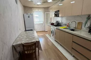 Satılır Köhnə Tikili Biləcəridə