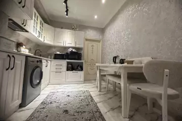 Satılır Yeni Tikili Qurtuluş 93da