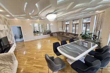 Satılır Yeni Tikili Ağ şəhər Kompleksində