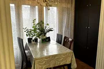 Satılır Köhnə Tikili Beşmərtəbədə