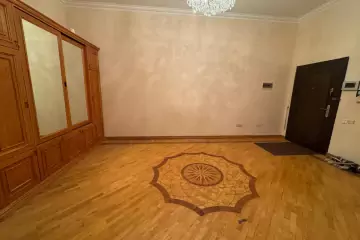 Satılır Yeni Tikili 8-ci Mikrorayonda
