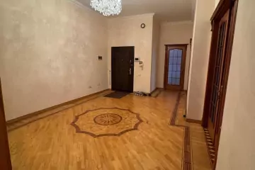 Satılır Yeni Tikili 8-ci Mikrorayonda