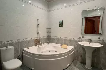 Satılır Yeni Tikili 8-ci Mikrorayonda