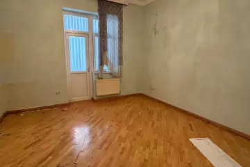 Satılır Yeni Tikili 8-ci Mikrorayonda