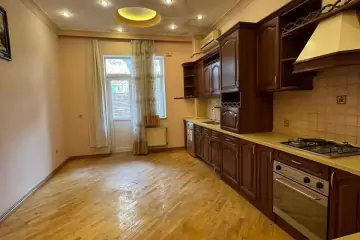 Satılır Yeni Tikili 8-ci Mikrorayonda
