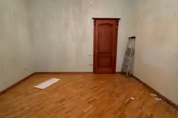 Satılır Yeni Tikili 8-ci Mikrorayonda