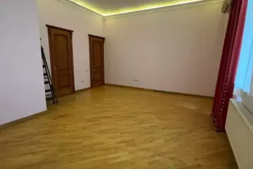Satılır Yeni Tikili 8-ci Mikrorayonda