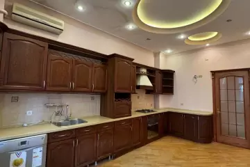 Satılır Yeni Tikili 8-ci Mikrorayonda