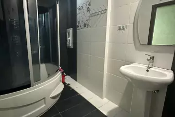 Satılır Yeni Tikili Ağ şəhər Kompleksində