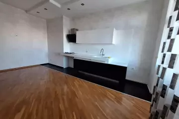 Satılır Yeni Tikili Elmler Akademiyasıda