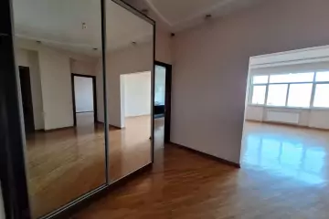Satılır Yeni Tikili Elmler Akademiyasıda