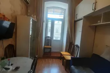 Satılır Köhnə Tikili İçərişəhərdə