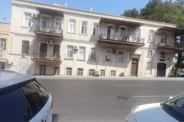 Satılır Köhnə Tikili İçərişəhərdə