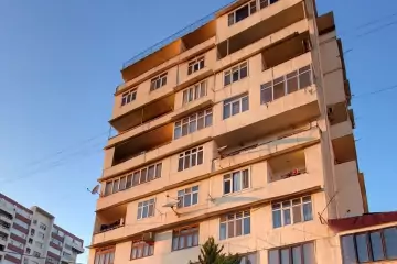 Satılır Köhnə Tikili 8-ci Kilometrdə