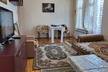 Satılır Köhnə Tikili 8-ci Kilometrdə