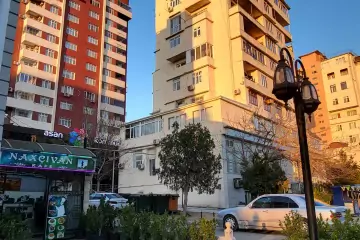 Satılır Köhnə Tikili 8-ci Kilometrdə