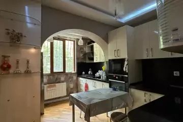 Satılır Köhnə Tikili Yasamalda