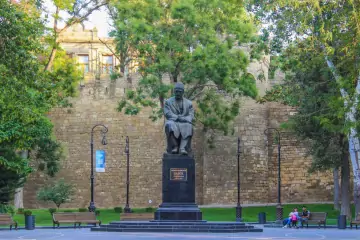 Aylıq Kirayə Köhnə Tikili İçərişəhərdə