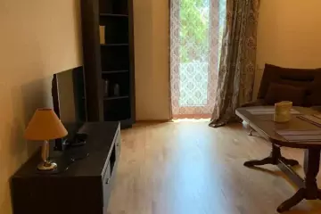 Aylıq Kirayə Köhnə Tikili İçərişəhərdə