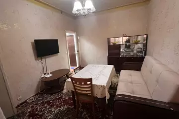 Satılır Köhnə Tikili 4-cü Mikrorayonda