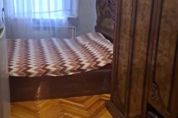 Satılır Köhnə Tikili 8-ci Kilometrdə
