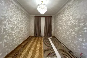 Satılır Köhnə Tikili İzmir Parkı