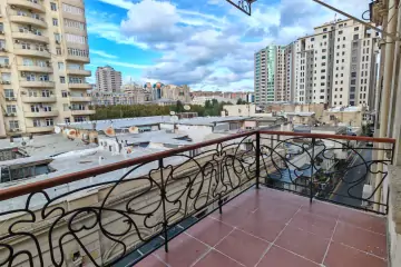 Aylıq Kirayə Köhnə Tikili Mərkəzdə
