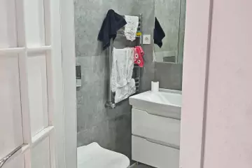 Aylıq Kirayə Köhnə Tikili Mərkəzdə