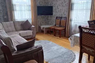 Satılır Həyət Evi Binədə 