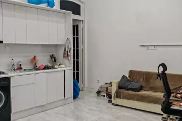 Aylıq Kirayə Köhnə Tikili Mərkəzdə