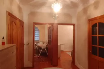 Satılır Köhnə Tikili 8-ci Mikrorayonda
