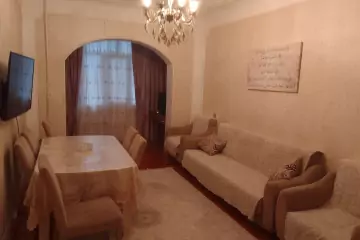 Satılır Köhnə Tikili 8-ci Mikrorayonda