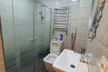 Satılır Köhnə Tikili Elmler Akademiyasıda