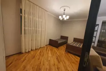 Satılır Köhnə Tikili Elmler Akademiyasıda