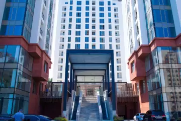 Satılır Yeni Tikili Elmler Akademiyasıda