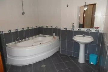 Aylıq Kirayə Yeni Tikili Dostluq Kinoteatrında