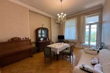 Aylıq Kirayə Köhnə Tikili Mərkəzdə